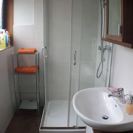 Modern Moebliertes Komfortappartement 아파트 *